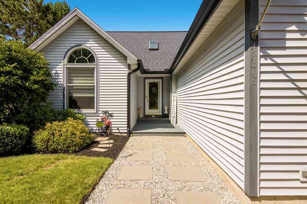 Homes For Sale - 4478 Hampshire Drive <br/> Williamsburg, MI 49690