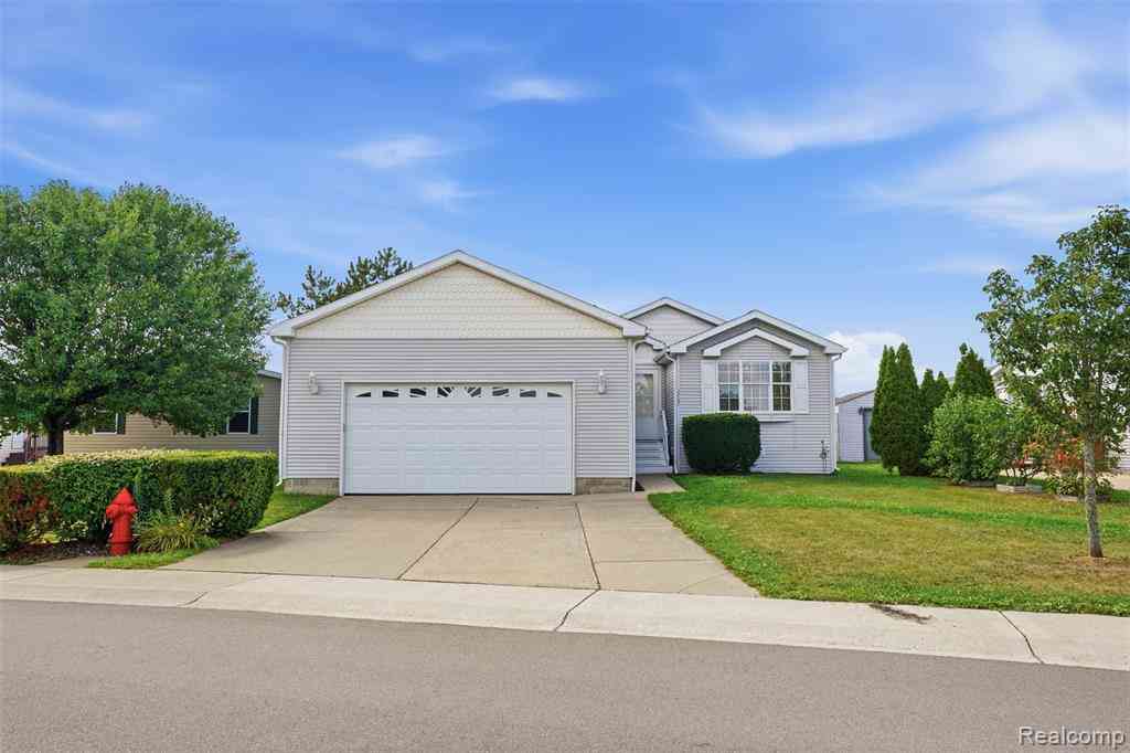 Homes For Sale - 1707 Augusta Drive <br/> Livingston County, Hartland, MI 48353