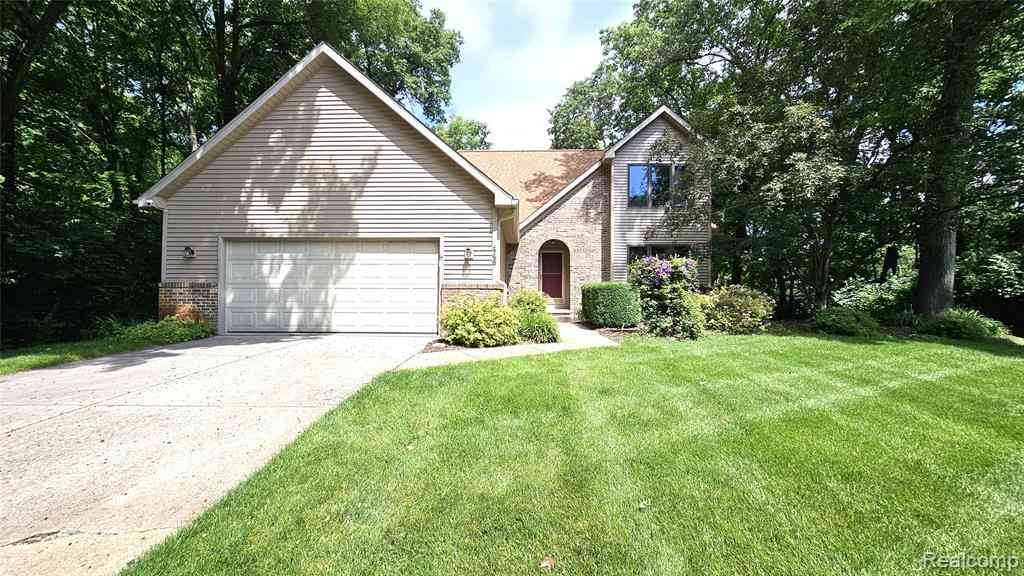 Homes For Sale - 448 Fairwood Road <br/> Pinckney, MI 48169