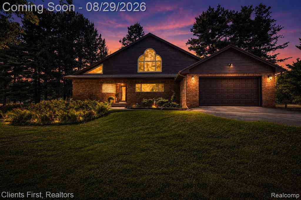 Homes For Sale - 9022 Kingston Court <br/> Pinckney, MI 48169