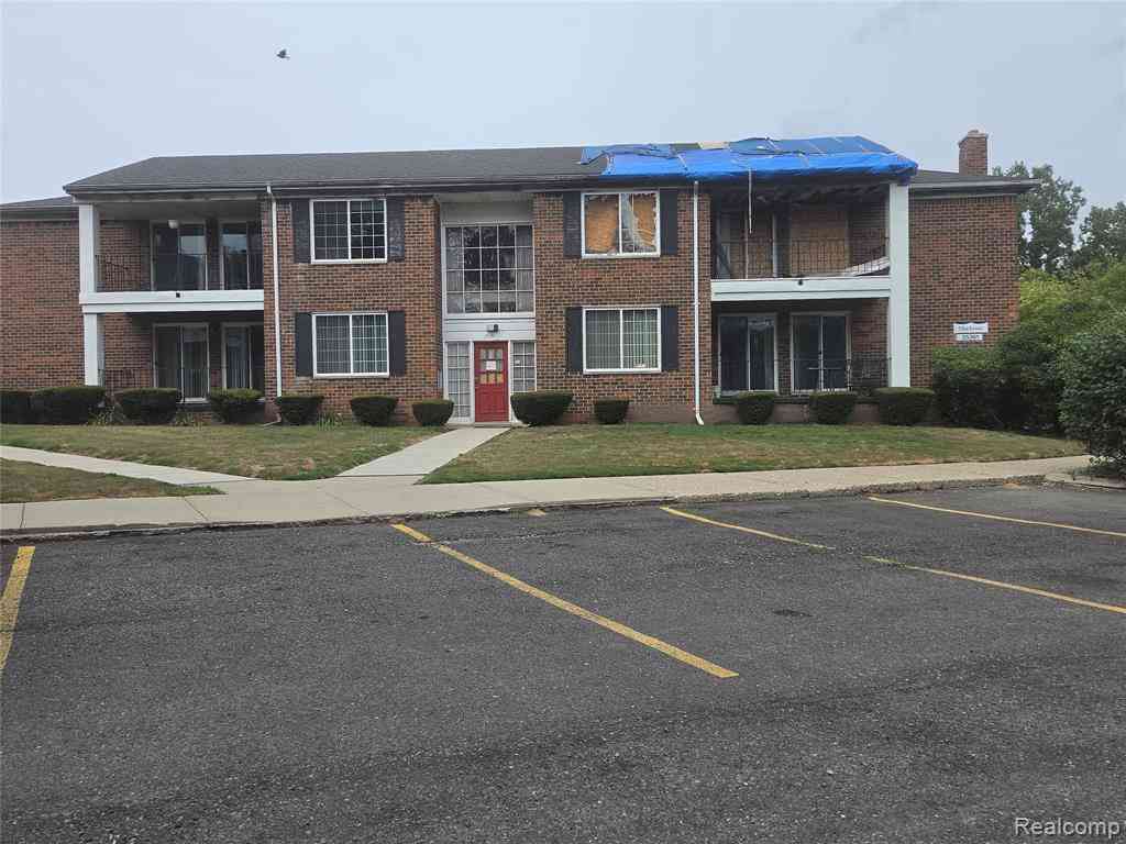Condo For Sale - 25361 Shiawassee Circle  #APT 202<br/> Southfield, MI 48033