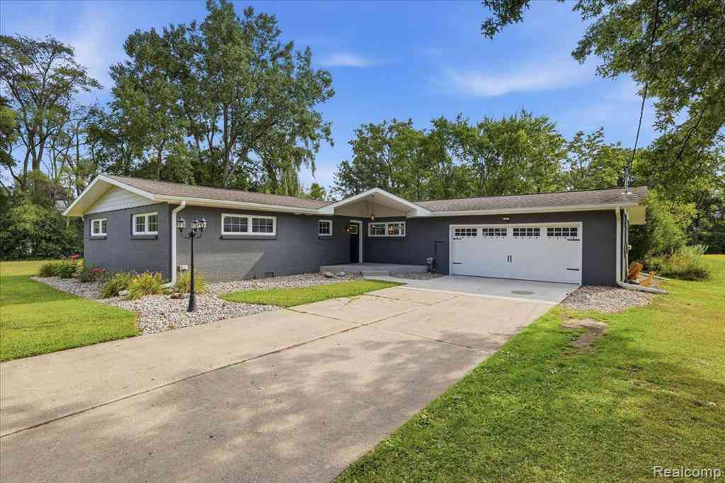 Homes For Sale - 1360 Hemmeter Road <br/> Saginaw County, Saginaw, MI 48638