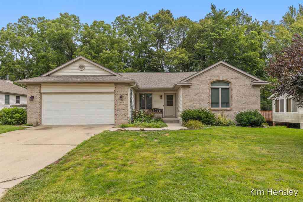 Homes For Sale - 2020 Burton Knoll Court Se SE<br/> Kent County, Kentwood, MI 49546
