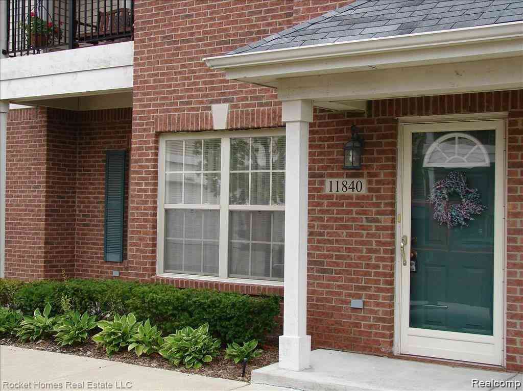 Condo For Sale - 11840 Farmington Road  #59<br/> Wayne County, Livonia, MI 48150