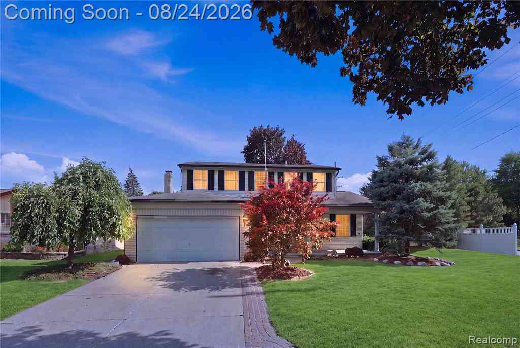 Homes For Sale - 13622 Biscayne Drive <br/> Macomb County, Sterling Heights, MI 48313
