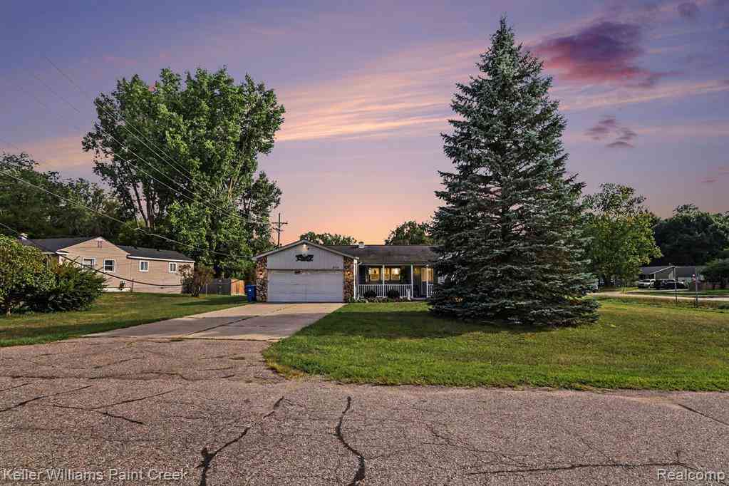 Homes For Sale - 4959 Irwindale Drive <br/> Waterford, MI 48328
