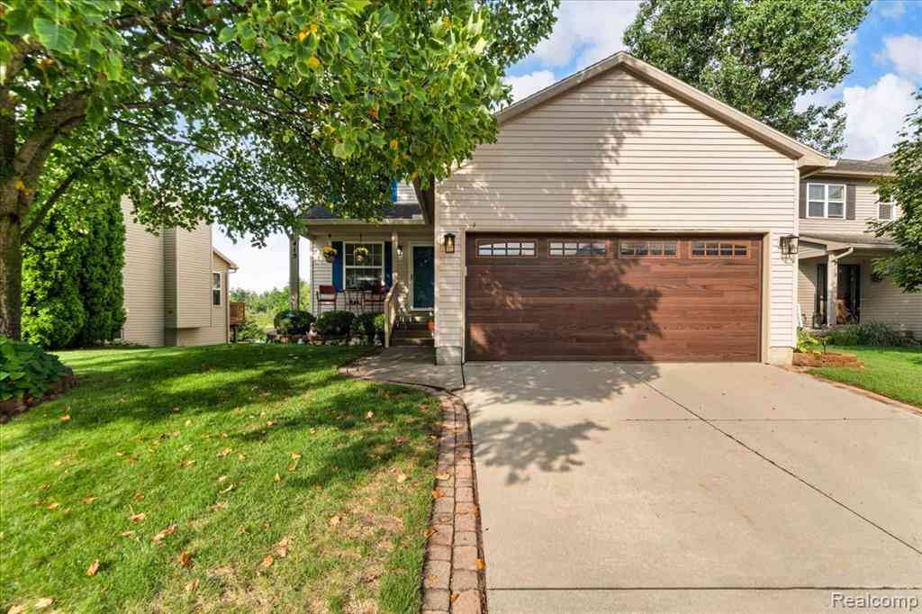 Homes For Sale - 415 Mill Pond Drive <br/> Genesee County, Fenton, MI 48430