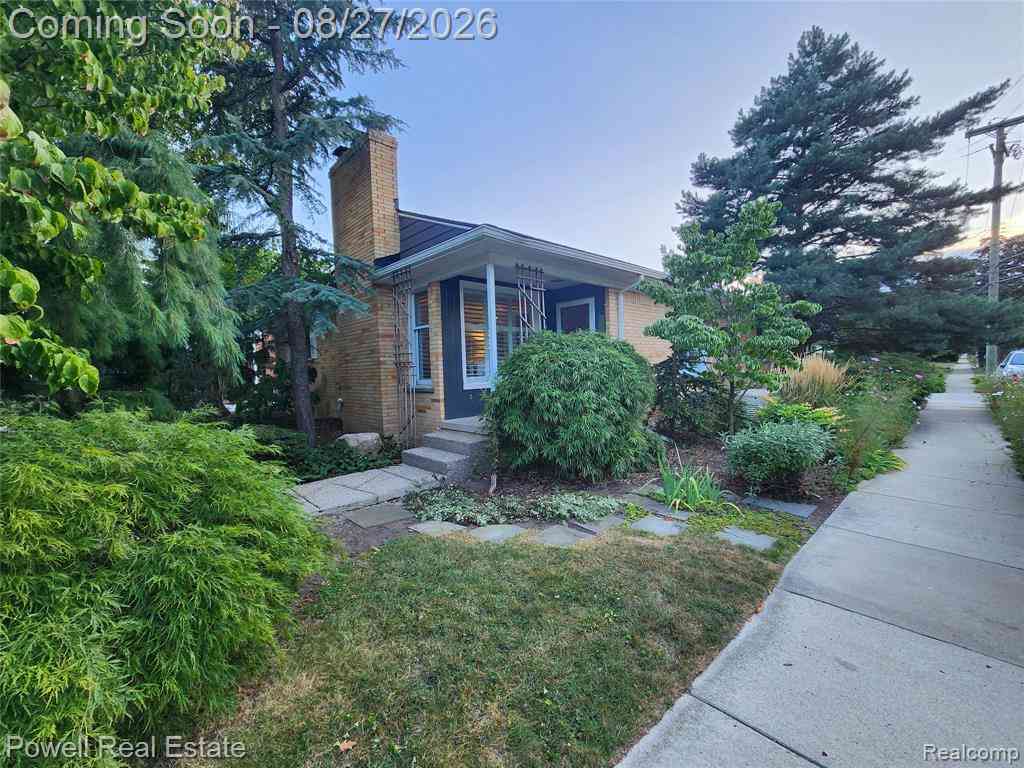 Homes For Sale - 1431 Marywood Drive <br/> Royal Oak, MI 48067