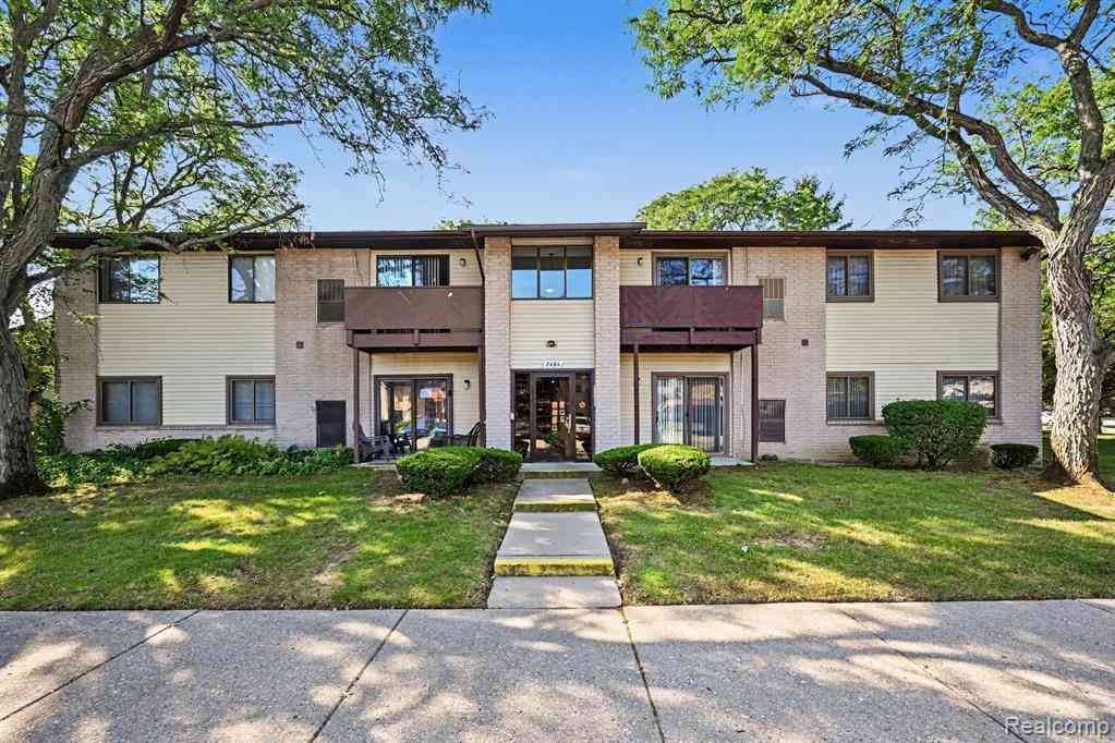 Condo For Sale - 7494 Manor Circle  #104<br/> Wayne County, Westland, MI 48185