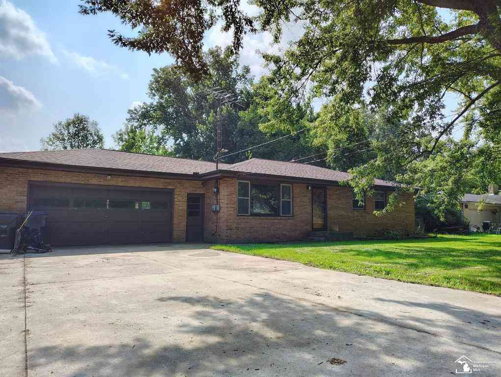 Homes For Sale - 3015 N M 63 Highway <br/> Benton Harbor, MI 49022
