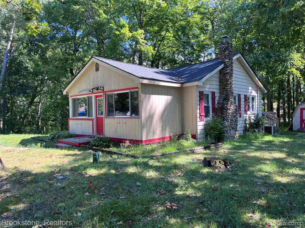 Homes For Sale - 3256 Lakeview Boulevard <br/> Oakland County, Highland, MI 48356