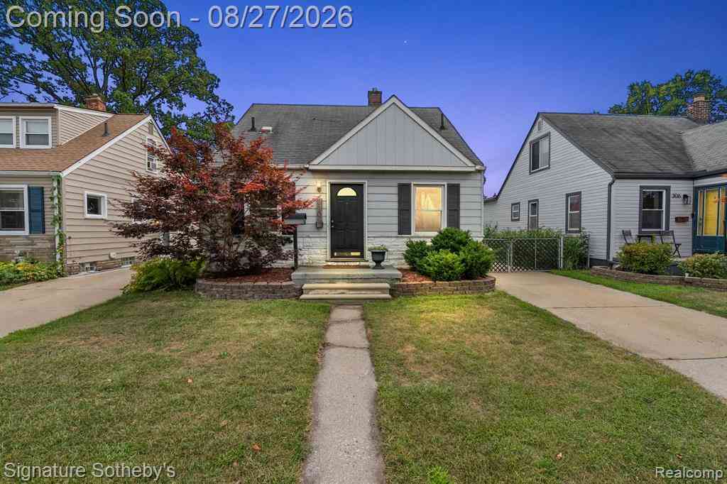 Homes For Sale - 310 E 12 Mile Road <br/> Royal Oak, MI 48073