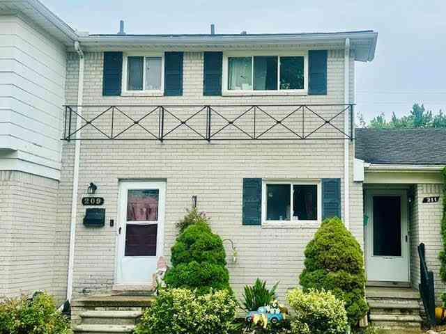 Condo For Sale - 209 N Christine Circle <br/> Mt. Clemens, MI 48043