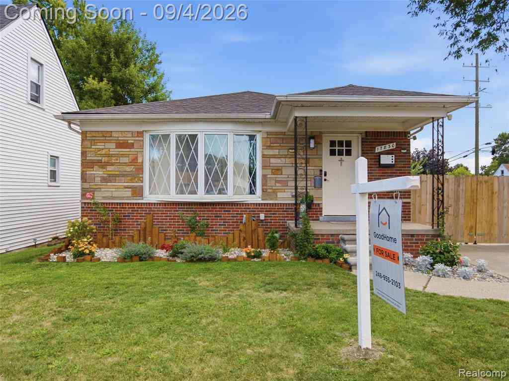 Homes For Sale - 17830 Martin Road <br/> Roseville, MI 48066