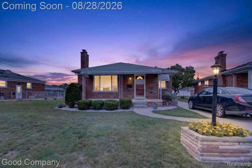 Homes For Sale - 24910 Manhattan Street <br/> Saint Clair Shores, MI 48080