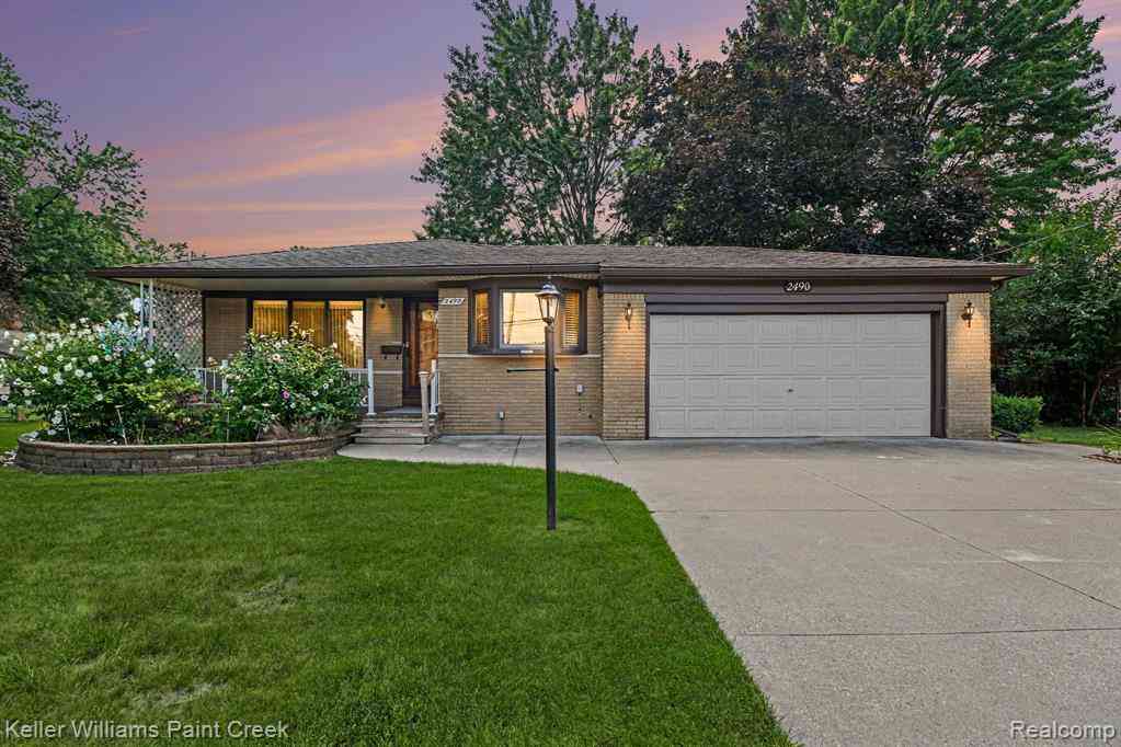 Homes For Sale - 2490 Chesley Drive <br/> Sterling Heights, MI 48310