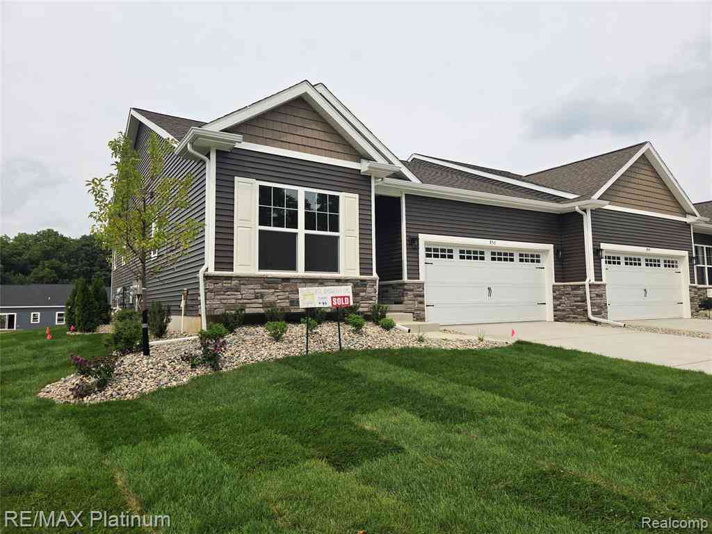 Condo For Sale - 867 Oakwood Circle  #25<br/> Fenton, MI 48430