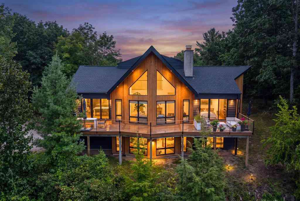 Homes For Sale - 875 Lost Nations Trail <br/> Traverse City, MI 49686