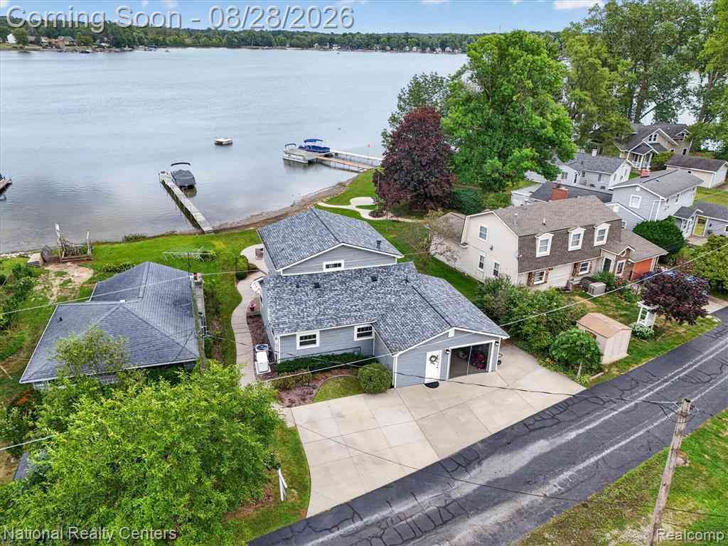 Homes For Sale - 9749 Beverly Drive <br/> Pinckney, MI 48169