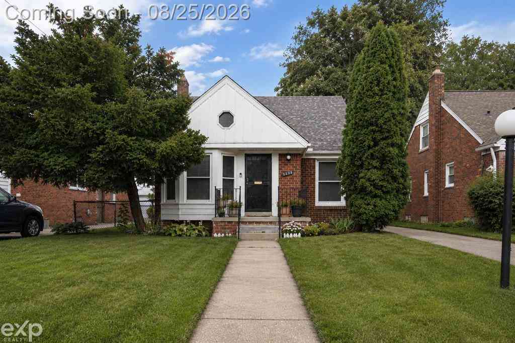Homes For Sale - 17175 Stahelin Avenue <br/> Detroit, MI 48219