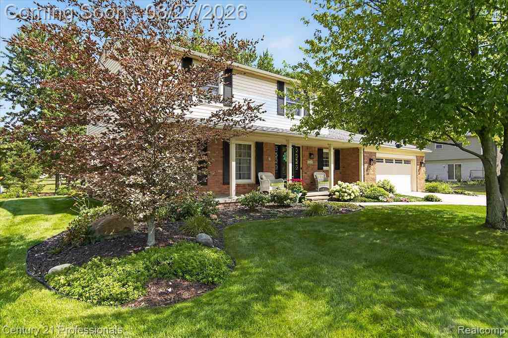 Homes For Sale - 17634 Country Club Drive <br/> Livonia, MI 48152