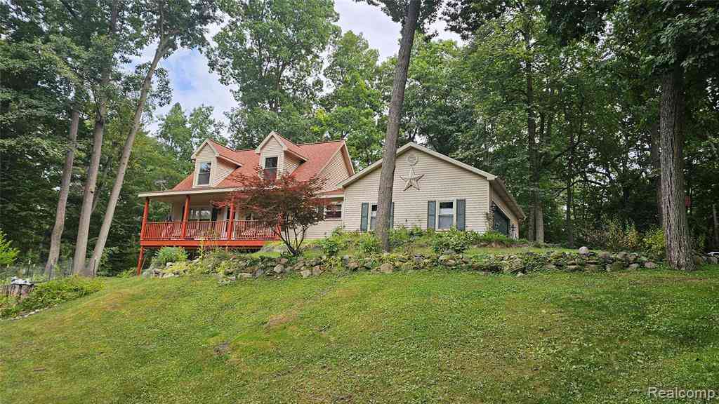 Homes For Sale - 9929 Sienna Court <br/> Pinckney, MI 48169