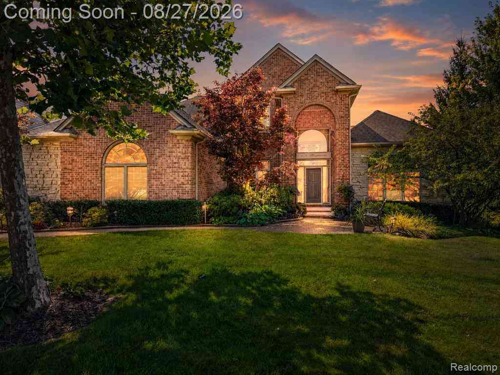 Homes For Sale - 879 Benjamin Drive <br/> Troy, MI 48098
