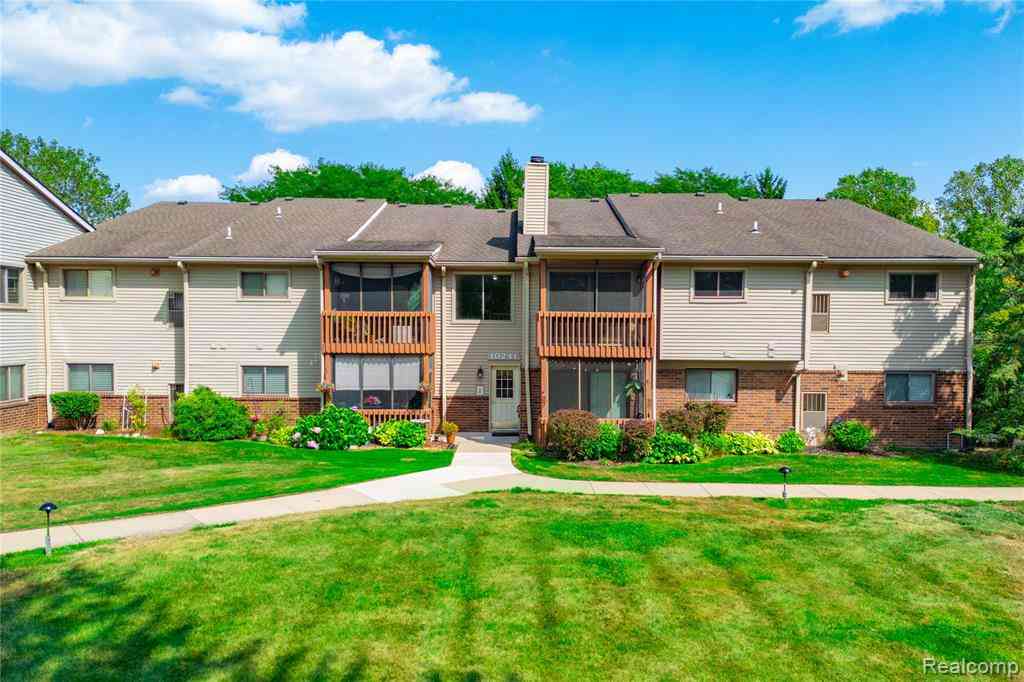 Condo For Sale - 10241 Nancys Boulevard  #50<br/> Wayne County, Grosse Ile, MI 48138