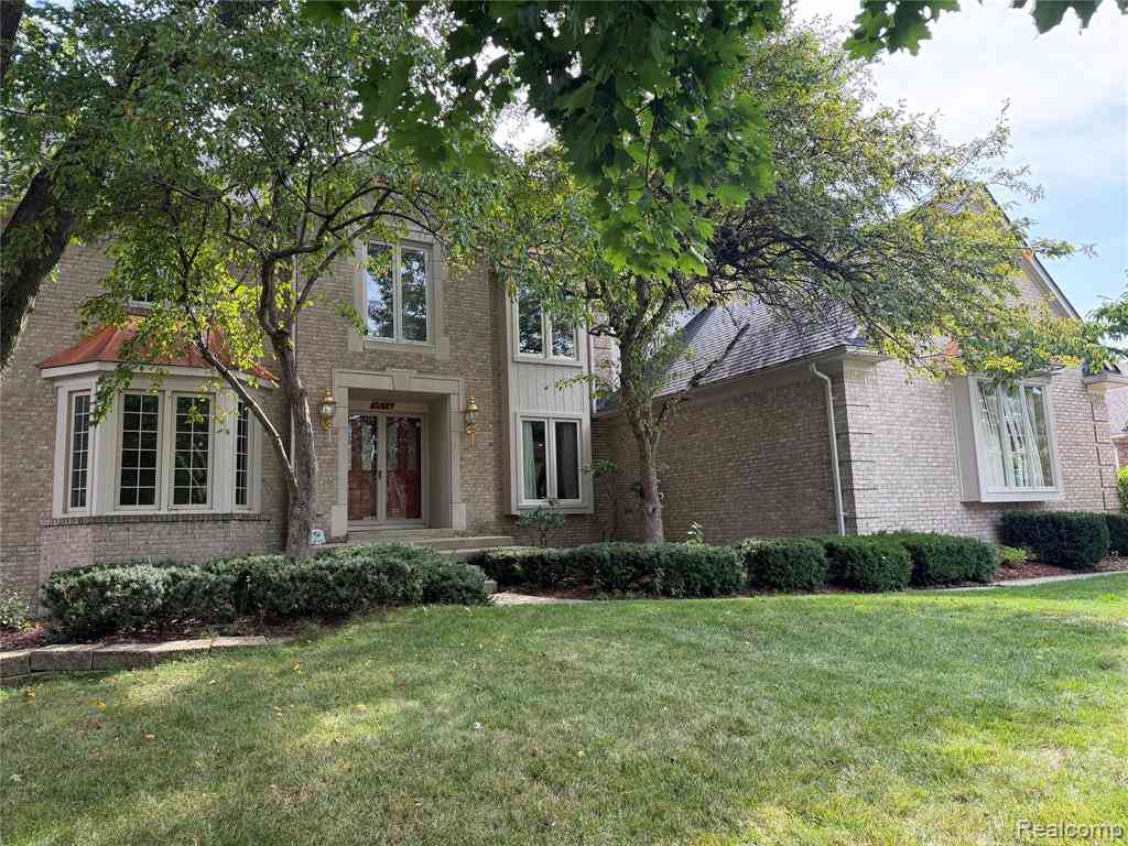 Homes For Sale - 1594 Arbor Creek Drive <br/> Oakland County, Rochester, MI 48306