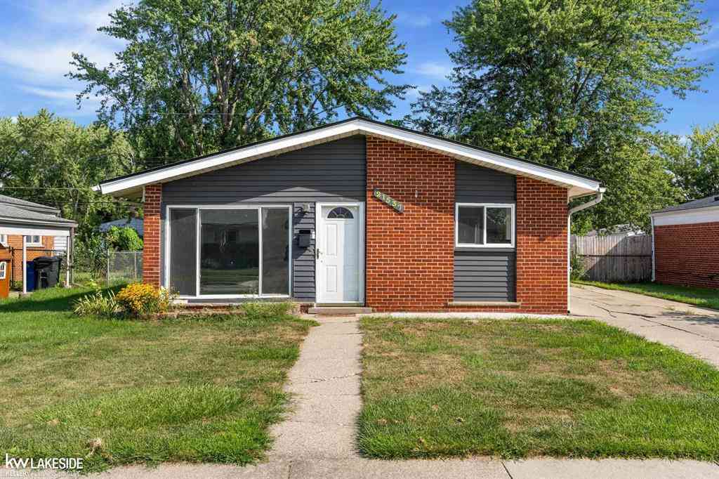Homes For Sale - 21537 Parkway Street <br/> Saint Clair Shores, MI 48082
