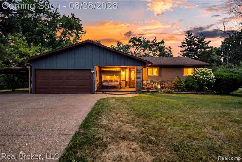 Homes For Sale - 5214 Daniels Drive <br/> Troy, MI 48098
