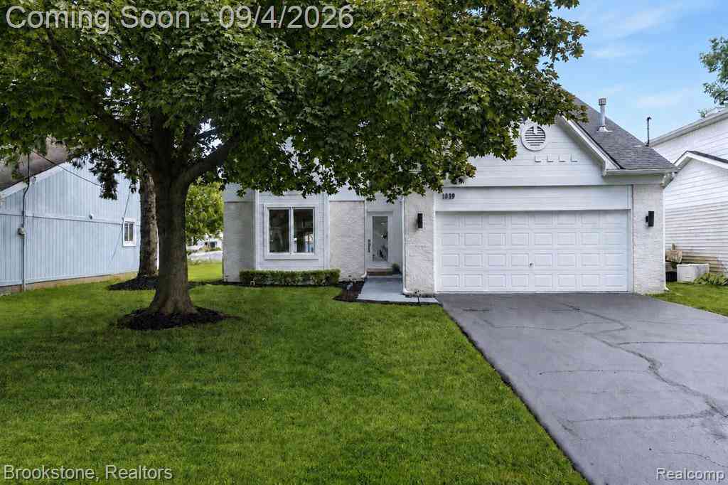 Homes For Sale - 1839 Rustic  <br/> Oakland County, Keego Harbor, MI 48320