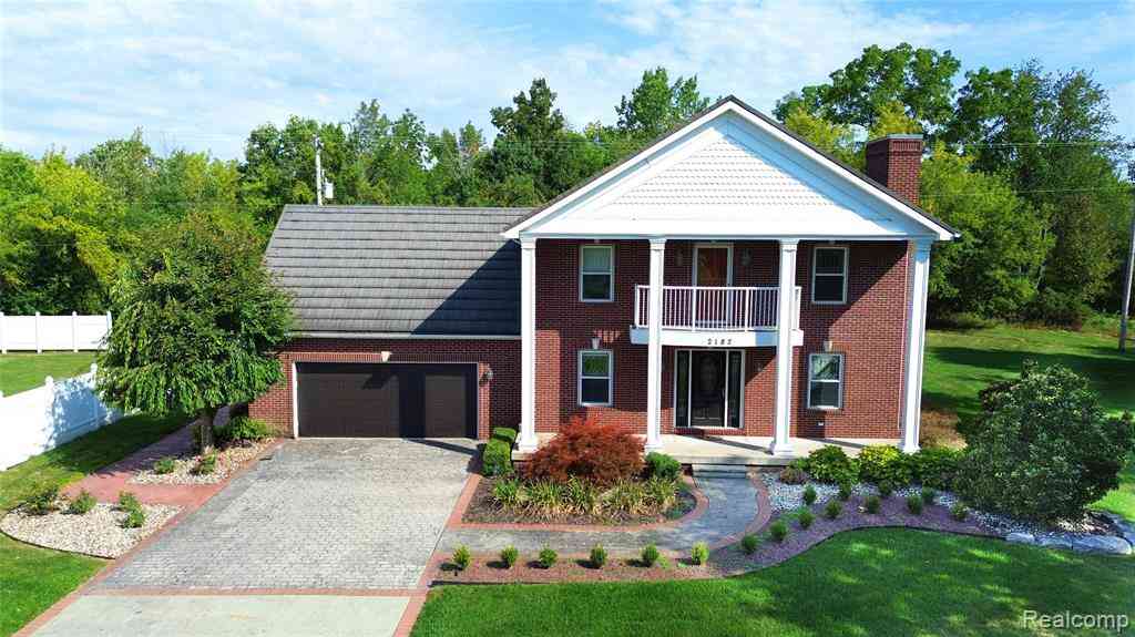 Homes For Sale - 2182 Wiggins Road <br/> Genesee County, Fenton, MI 48430