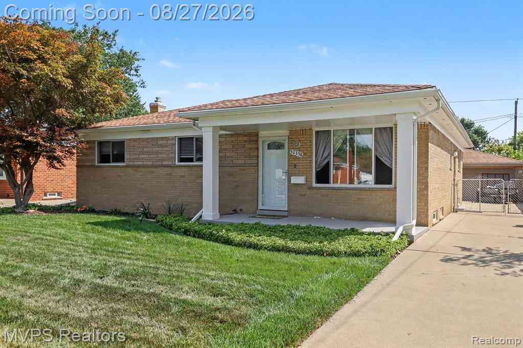 Homes For Sale - 32358 Gloede Drive <br/> Warren, MI 48088