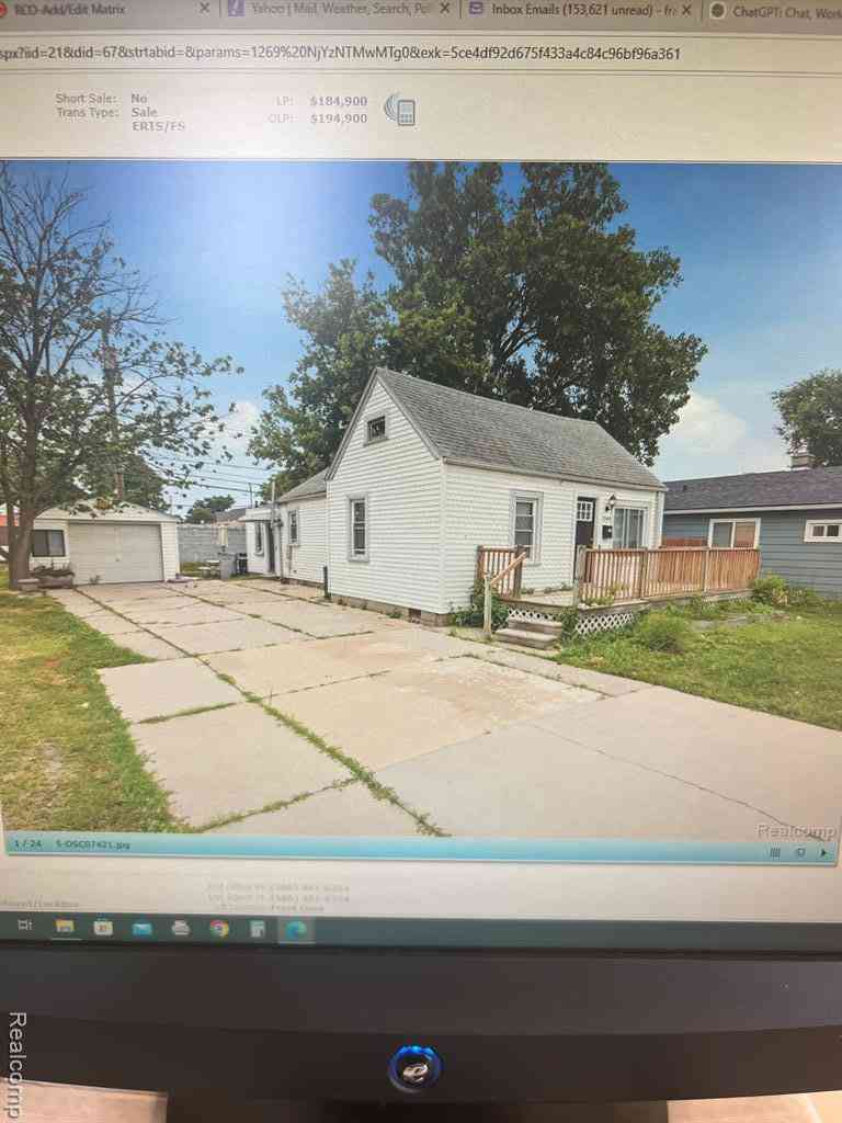 Homes For Sale - 23409 Carlisle Avenue <br/> Oakland County, Hazel Park, MI 48030