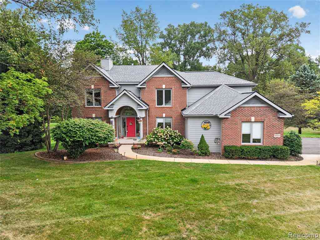 Homes For Sale - 8805 Pebble Creek Drive <br/> Pinckney, MI 48169