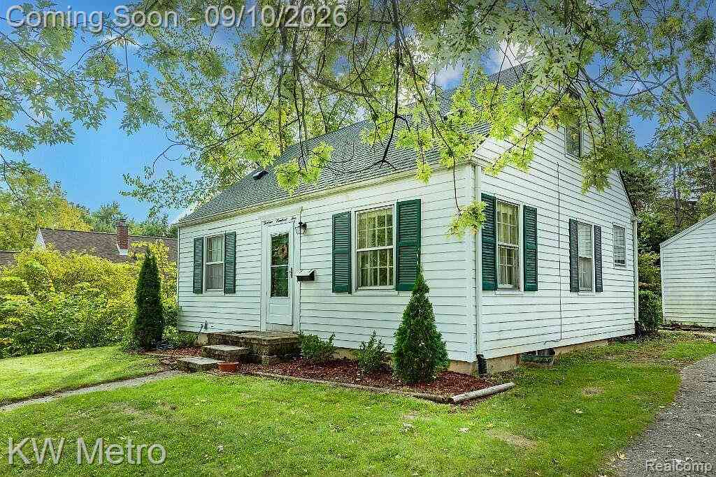 Homes For Sale - 1305 Collegewood Street <br/> Ypsilanti, MI 48197