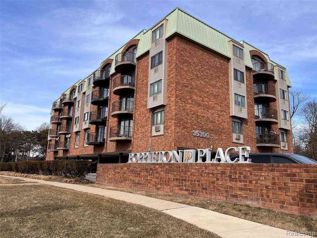 Condo For Rent - 35300 Woodward Avenue  #405<br/> Birmingham, MI 48009