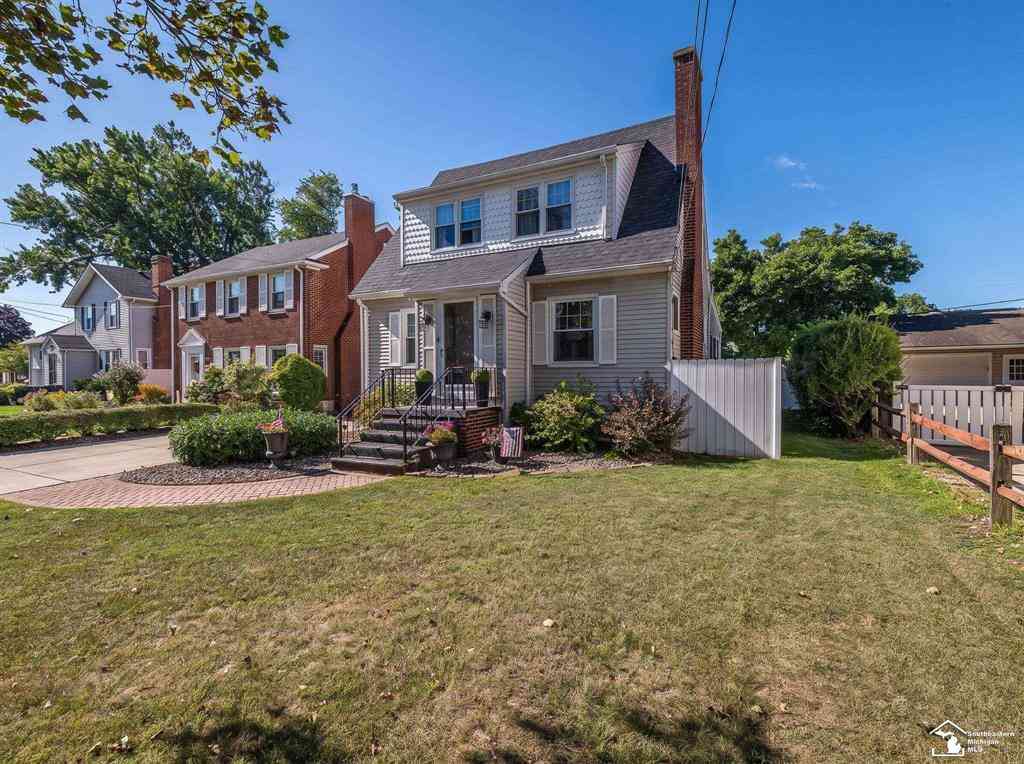 Homes For Sale - 5935 Elmwood Street <br/> Monroe, MI 48161