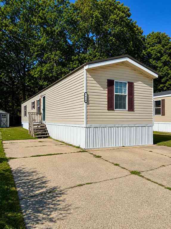 Homes For Sale - 1418 Saskatoon Avenue <br/> Muskegon County, Norton Shores, MI 49444