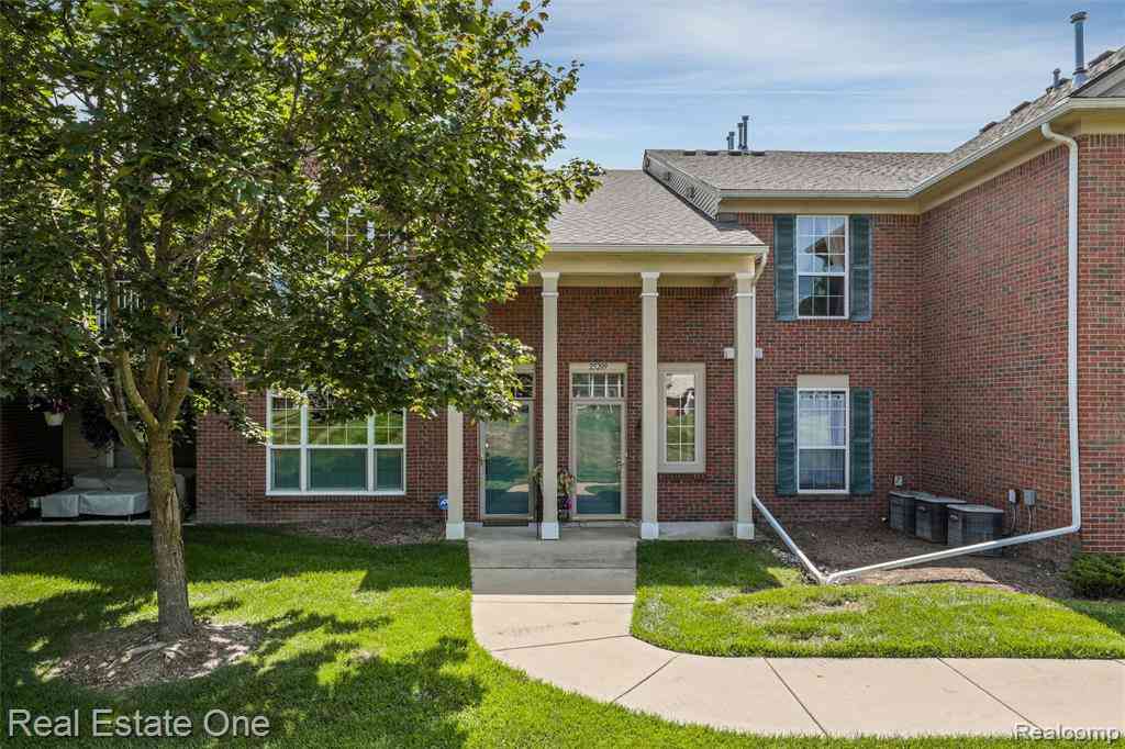 Condo For Sale - 25209 Chesapeake Circle <br/> Commerce Twp, MI 48390