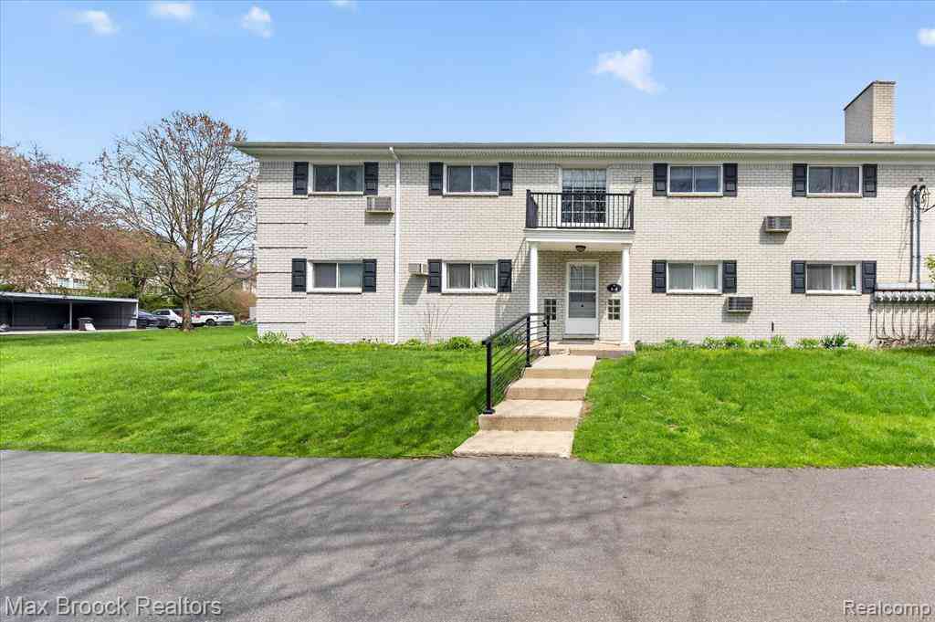 Condo For Rent - 100 W Hickory Grove Road  #G7<br/> Bloomfield Hills, MI 48304