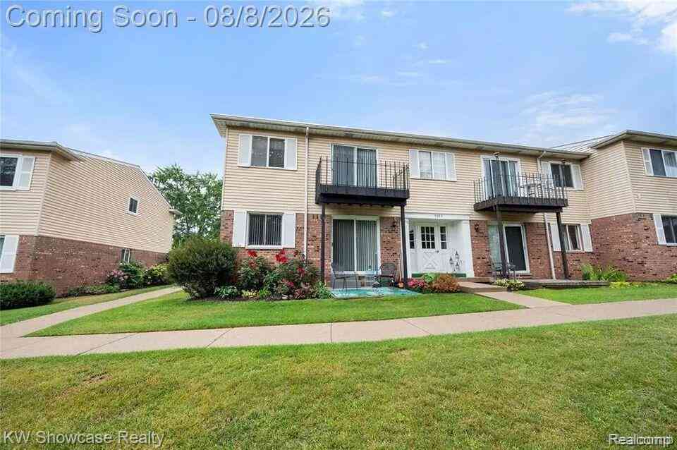 Condo For Sale - 5283 Highland Road  #206<br/> Oakland County, Waterford, MI 48327