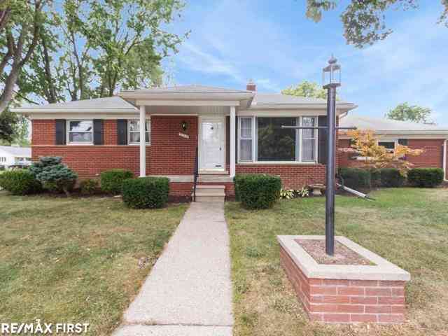 Homes For Sale - 32215 Solon Street <br/> Roseville, MI 48066