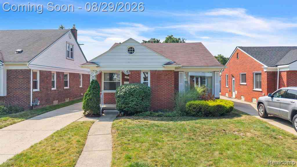 Homes For Sale - 141 Robindale Avenue <br/> Dearborn, MI 48128
