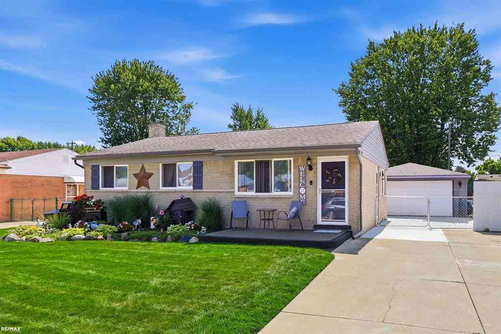 Homes For Sale - 18016 Fairwood Drive <br/> Clinton Township, MI 48035