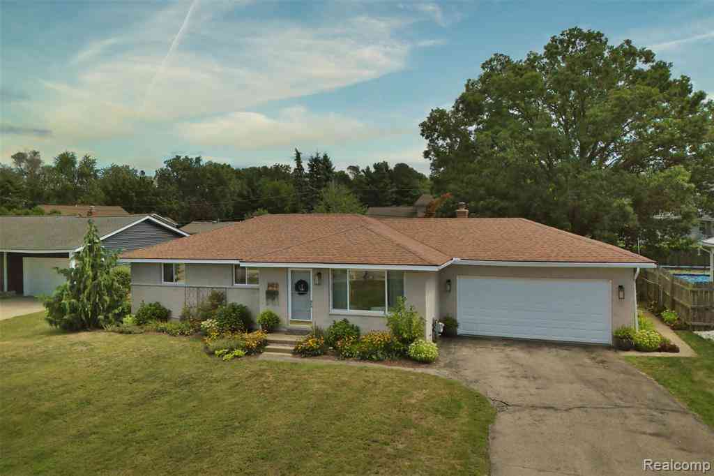 Homes For Sale - 2622 Tampa Drive <br/> Oakland County, Wolverine Lake, MI 48390