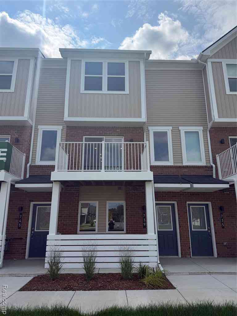Condo For Sale - 739 Canterbury Lane  <br/> Troy, MI 48085
