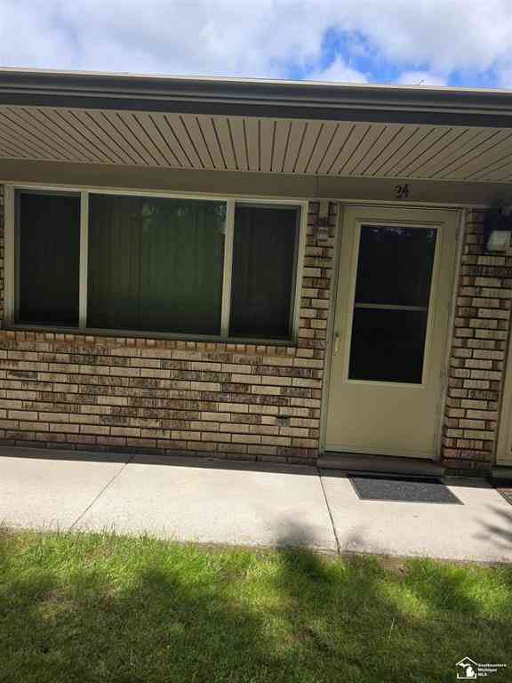 Condo For Sale - 16034 Holz Drive <br/> Southgate, MI 48195