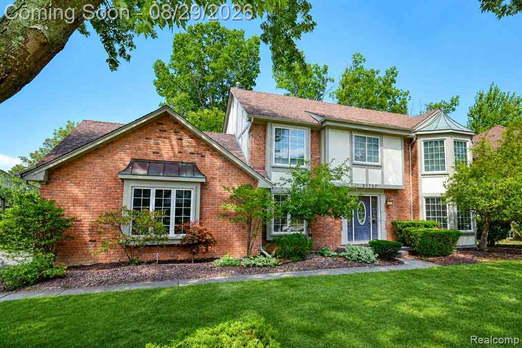 Homes For Sale - 38757 Plumbrook Drive <br/> Oakland County, Farmington Hills, MI 48331